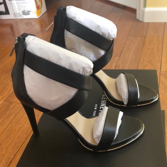 Women’s Heels - Picture 2 of 3